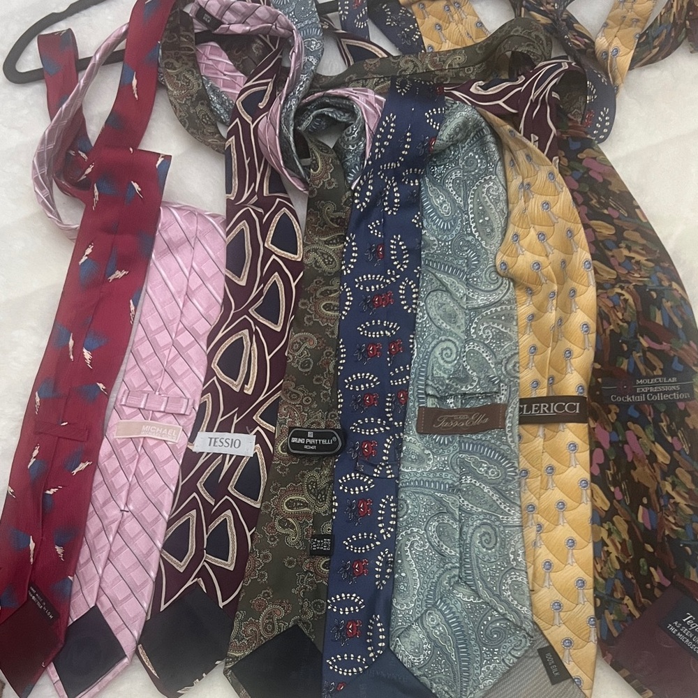 Elegant bundle of hundred percent silk Multicolor Men's Tie Set - Picture 10 of 11